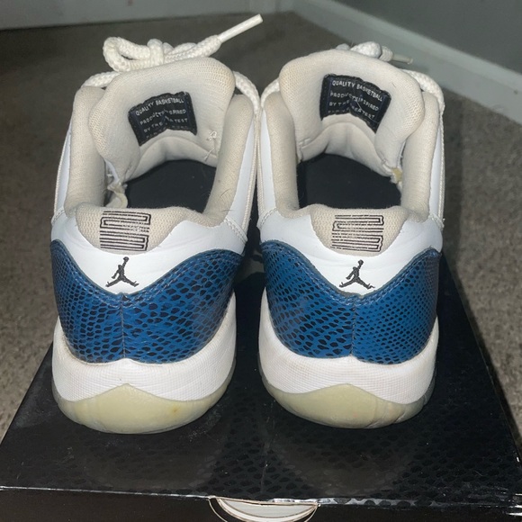 Air Jordan 11 Retro Low LE GS - Picture 3 of 8